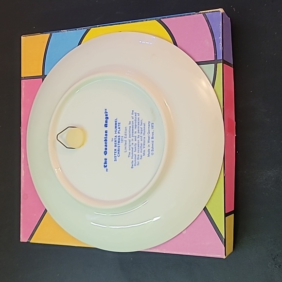 The Guardian Angel Christmas Plate 1974 - Picture 2 of 5